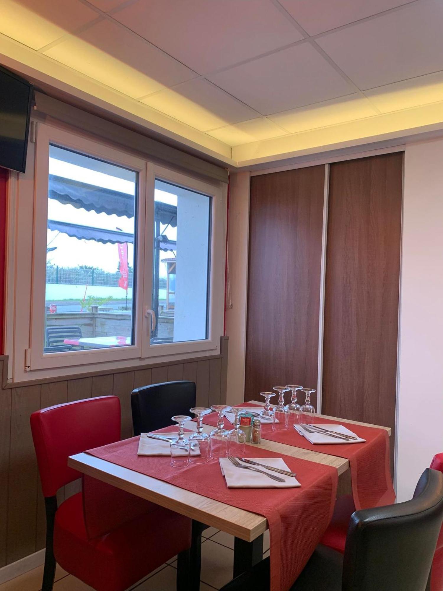Au Petit Bonheur Hotel Ла Транш-сюр-Мер Екстериор снимка