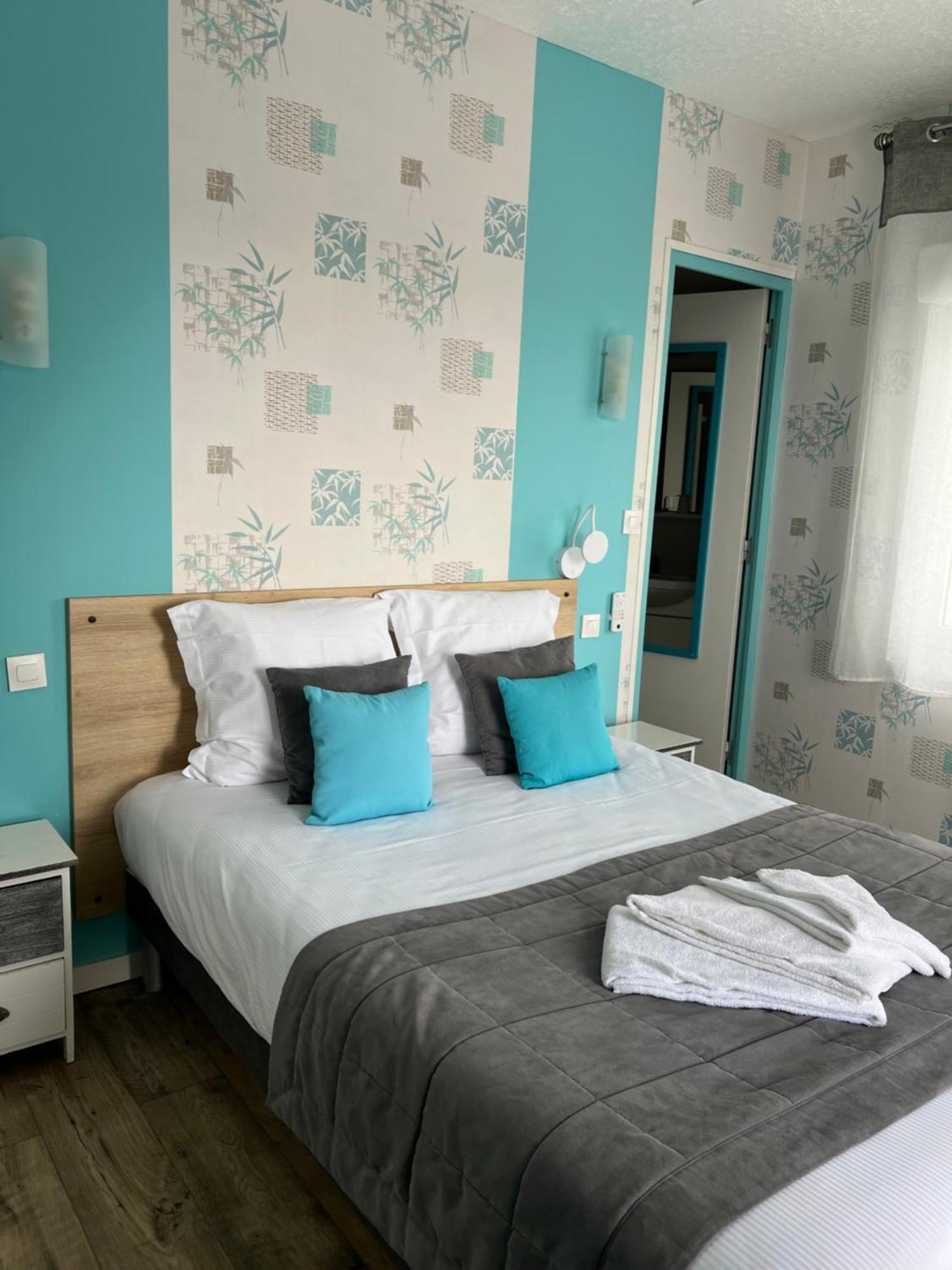 Au Petit Bonheur Hotel Ла Транш-сюр-Мер Екстериор снимка