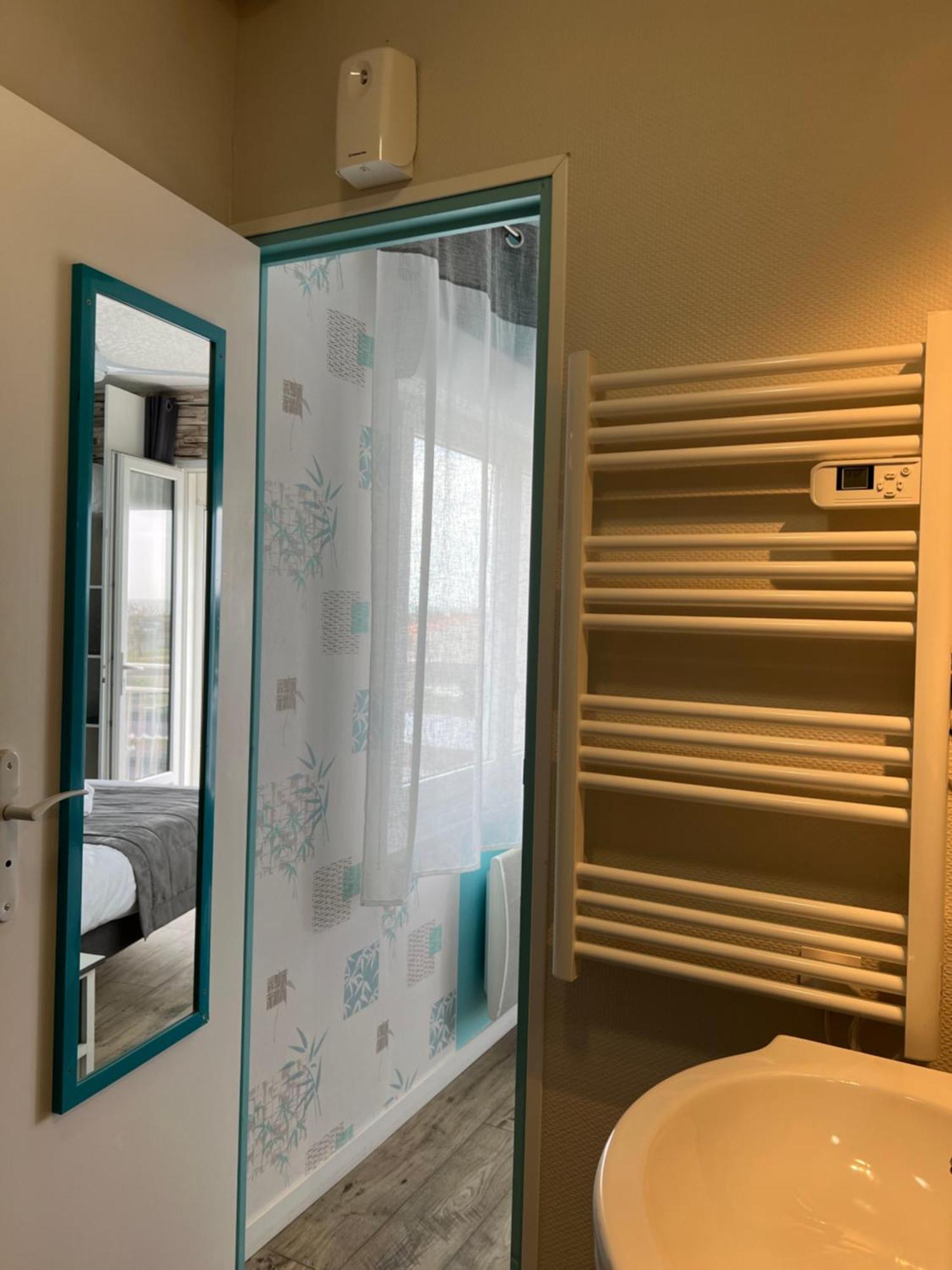 Au Petit Bonheur Hotel Ла Транш-сюр-Мер Екстериор снимка