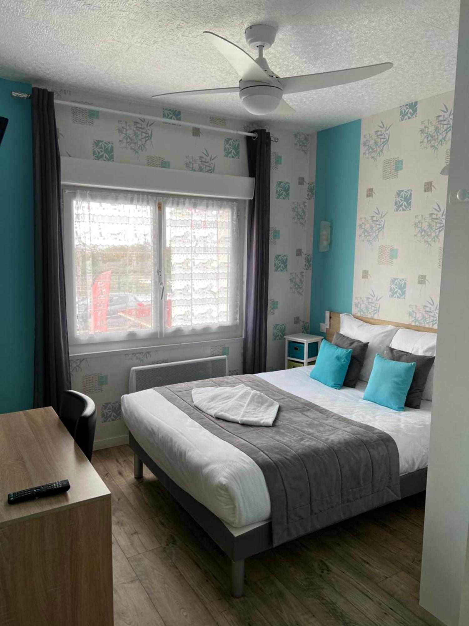 Au Petit Bonheur Hotel Ла Транш-сюр-Мер Екстериор снимка