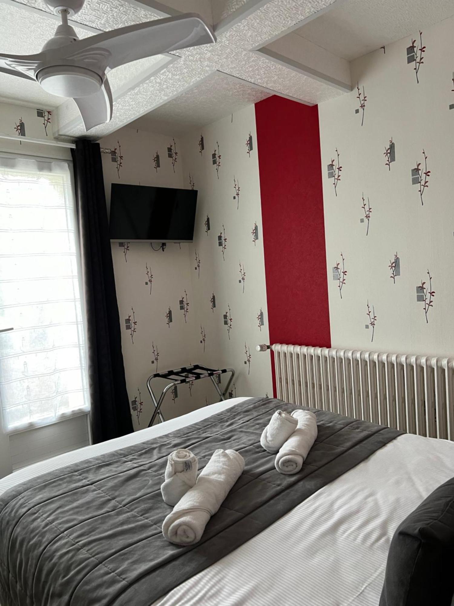 Au Petit Bonheur Hotel Ла Транш-сюр-Мер Екстериор снимка