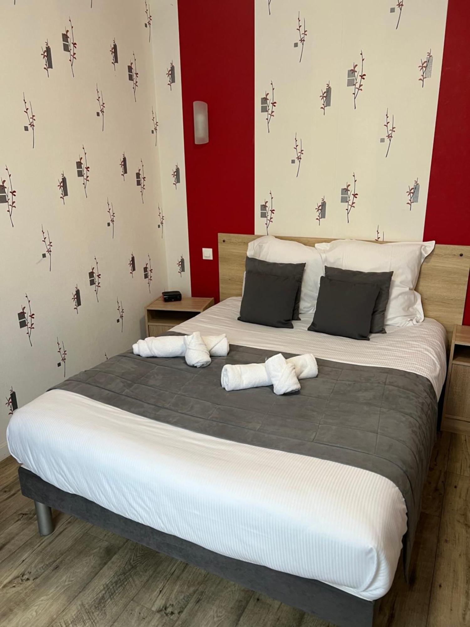Au Petit Bonheur Hotel Ла Транш-сюр-Мер Екстериор снимка