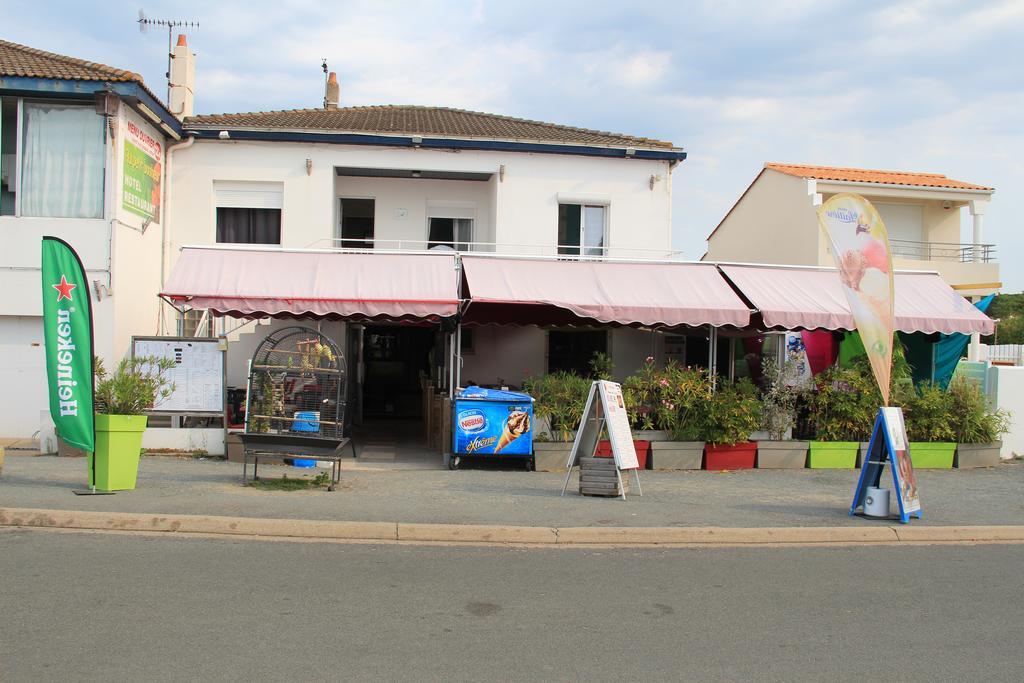 Au Petit Bonheur Hotel Ла Транш-сюр-Мер Екстериор снимка